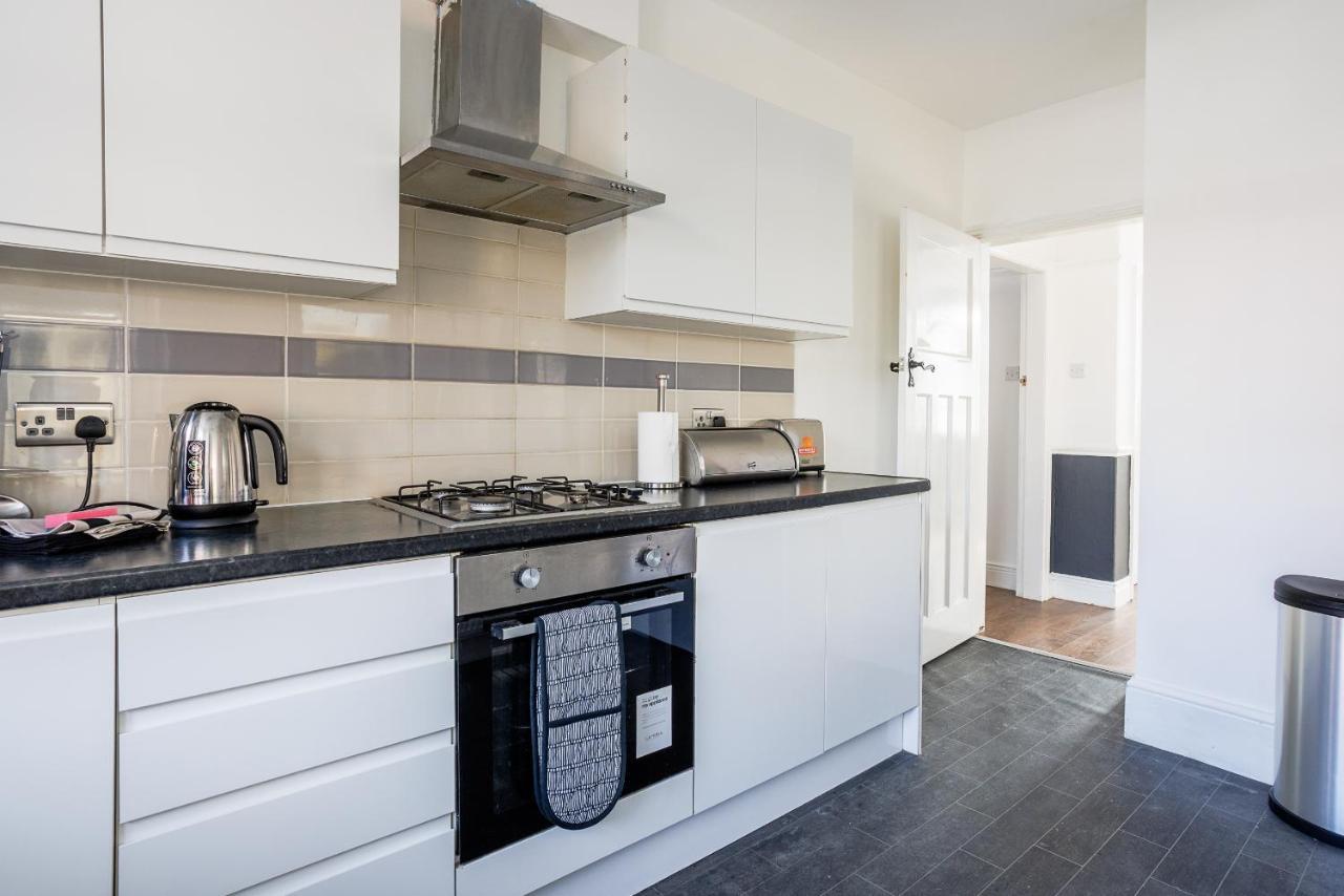 Sleek 4 Bed In Newcastle- Sleeps 9 - Parking Villa Bagian luar foto